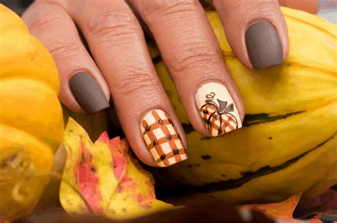 cute basic fall nails